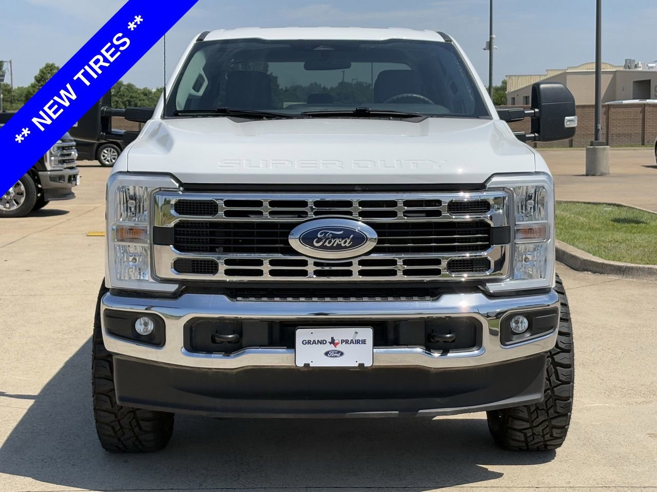 Certified 2025 Ford F250 XLT w/ FX4 Off-Road Package AWD/4WD image 9