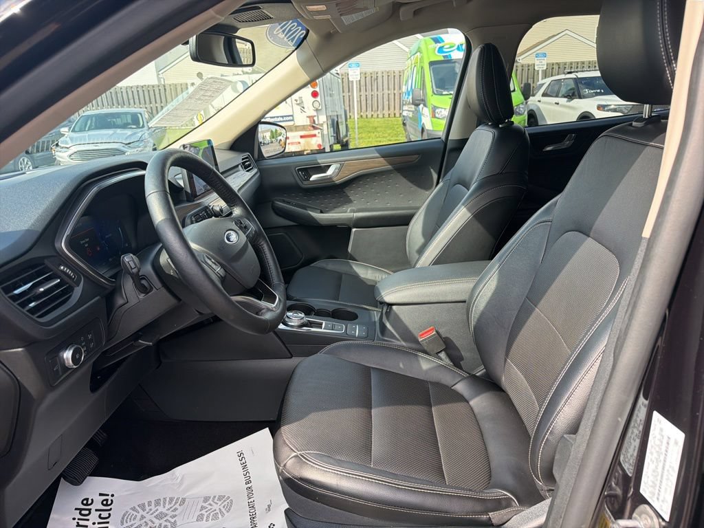 Certified 2020 Ford Escape Titanium w/ Titanium Premium Package 2.0 AWD/4WD image 25
