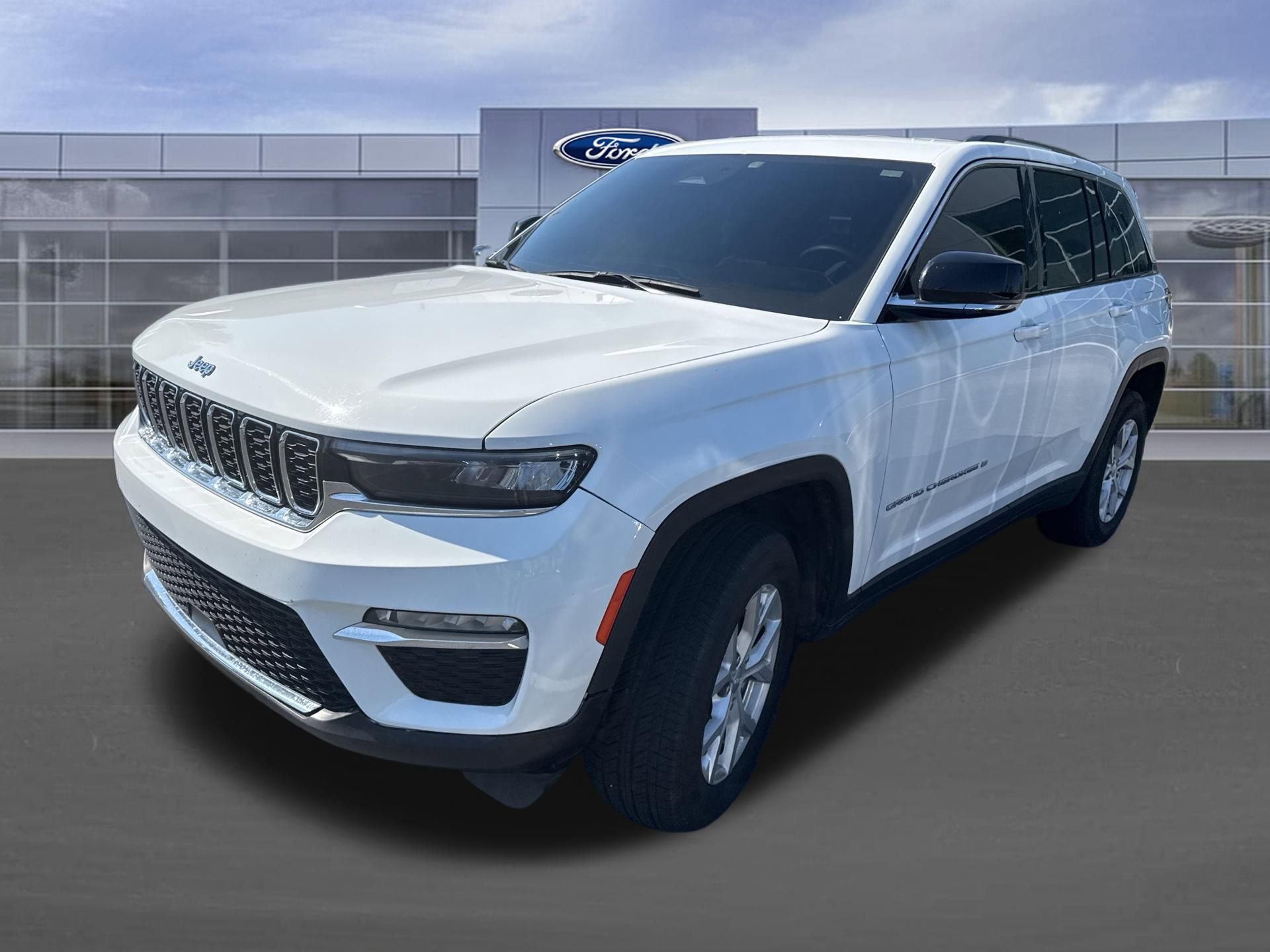 Used 2023 Jeep Grand Cherokee Limited image 8