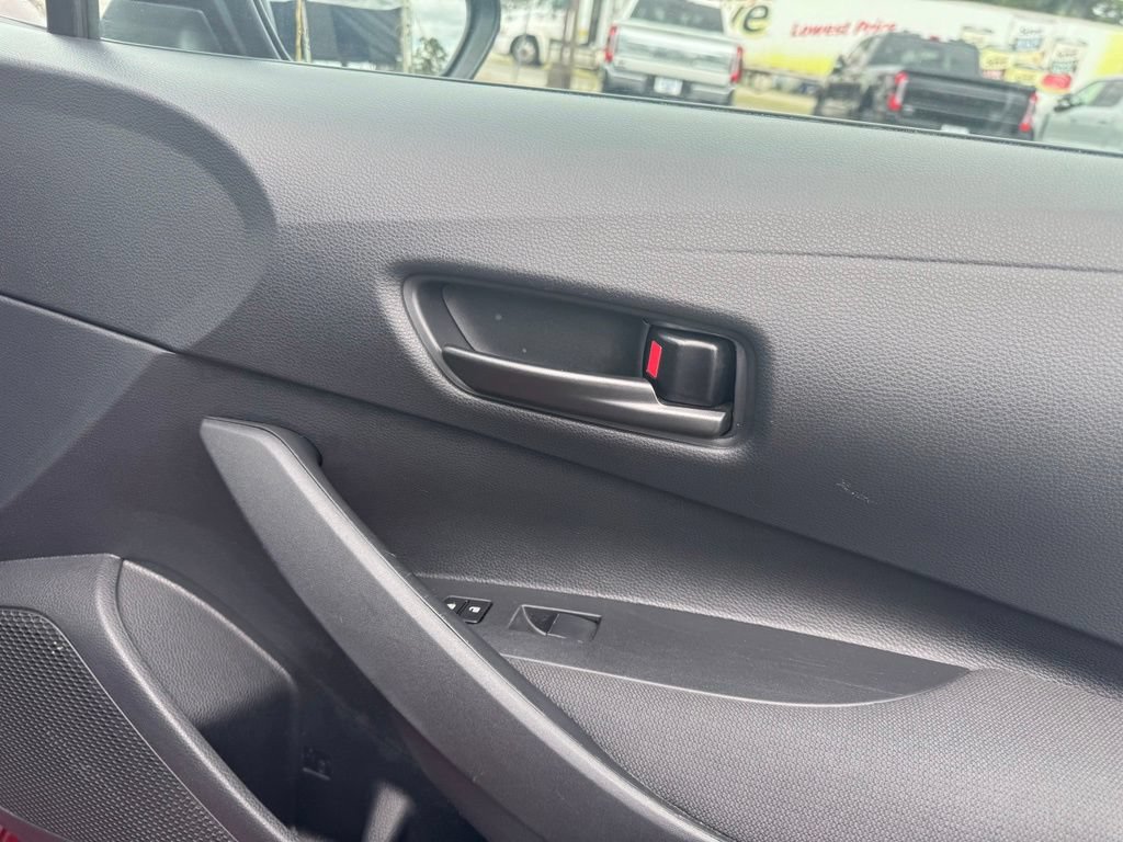 Used 2025 Toyota Corolla LE FWD image 15