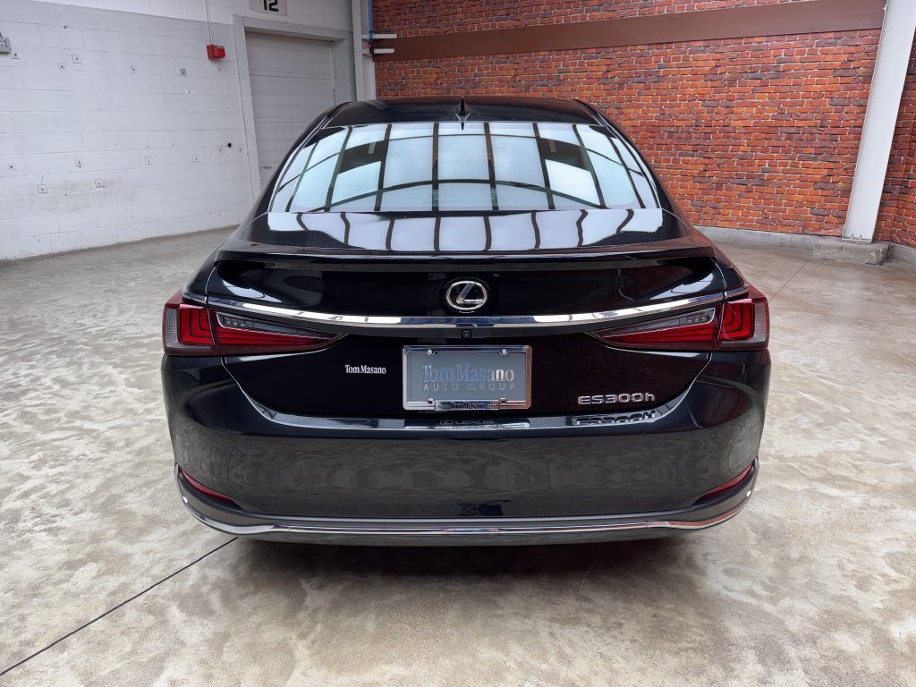 Used 2023 Lexus ES 300h w/ Premium Package FWD image 4