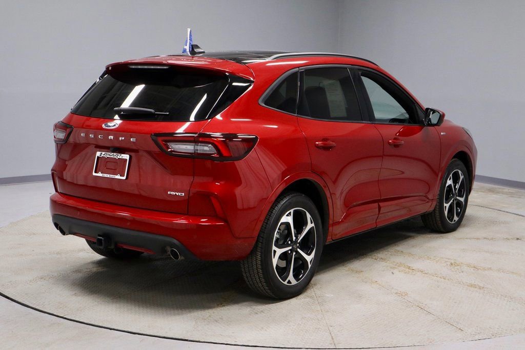 Certified 2023 Ford Escape ST-Line Select w/ Tech Pack #2 image 5
