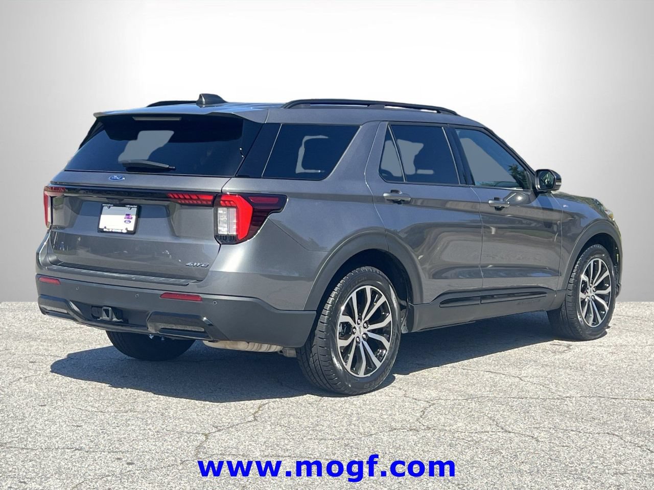 Certified 2025 Ford Explorer ST-Line AWD/4WD image 3