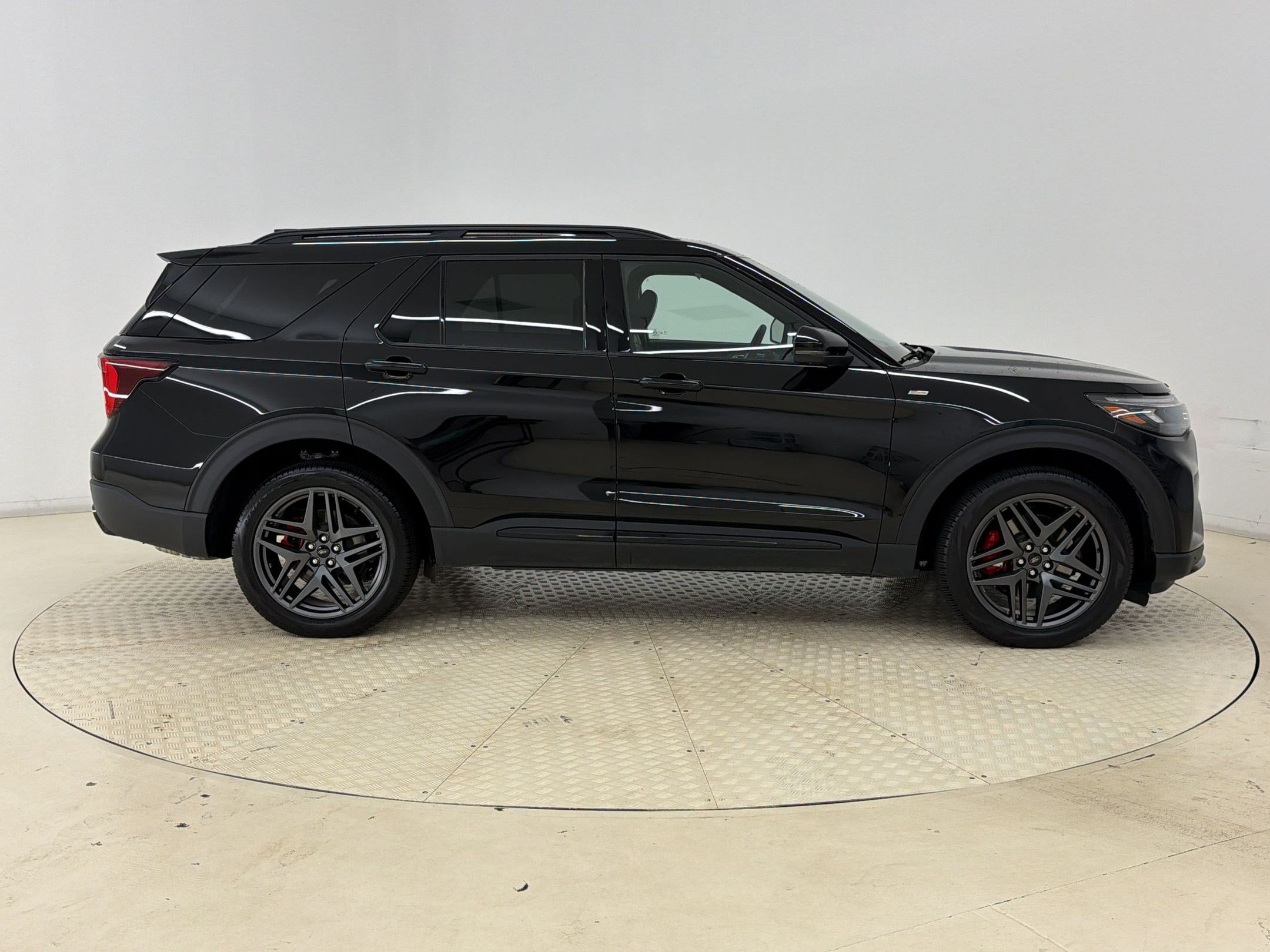 Certified 2025 Ford Explorer ST-Line w/ Premium Package AWD/4WD image 8