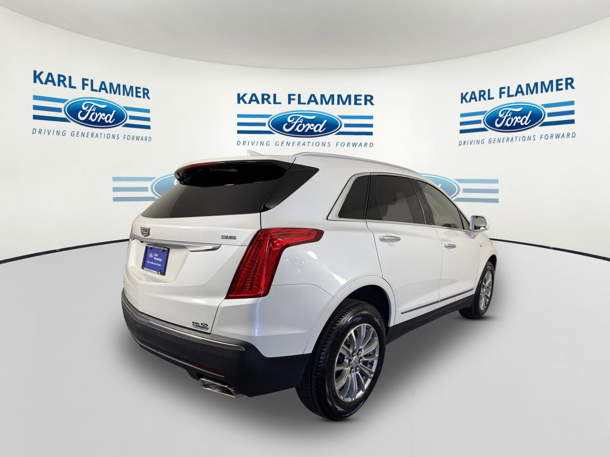 Used 2018 Cadillac XT5 Luxury w/ Driver Awareness Package image 3