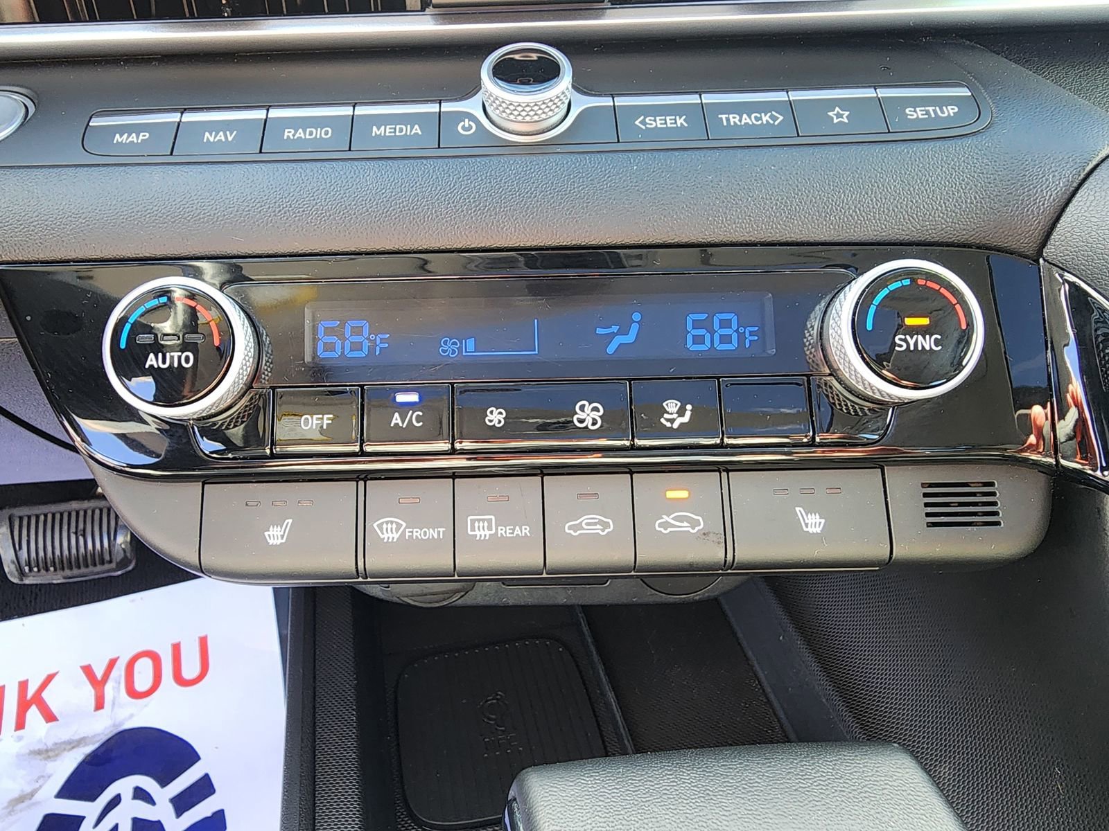 Used 2025 Hyundai Elantra Limited image 13