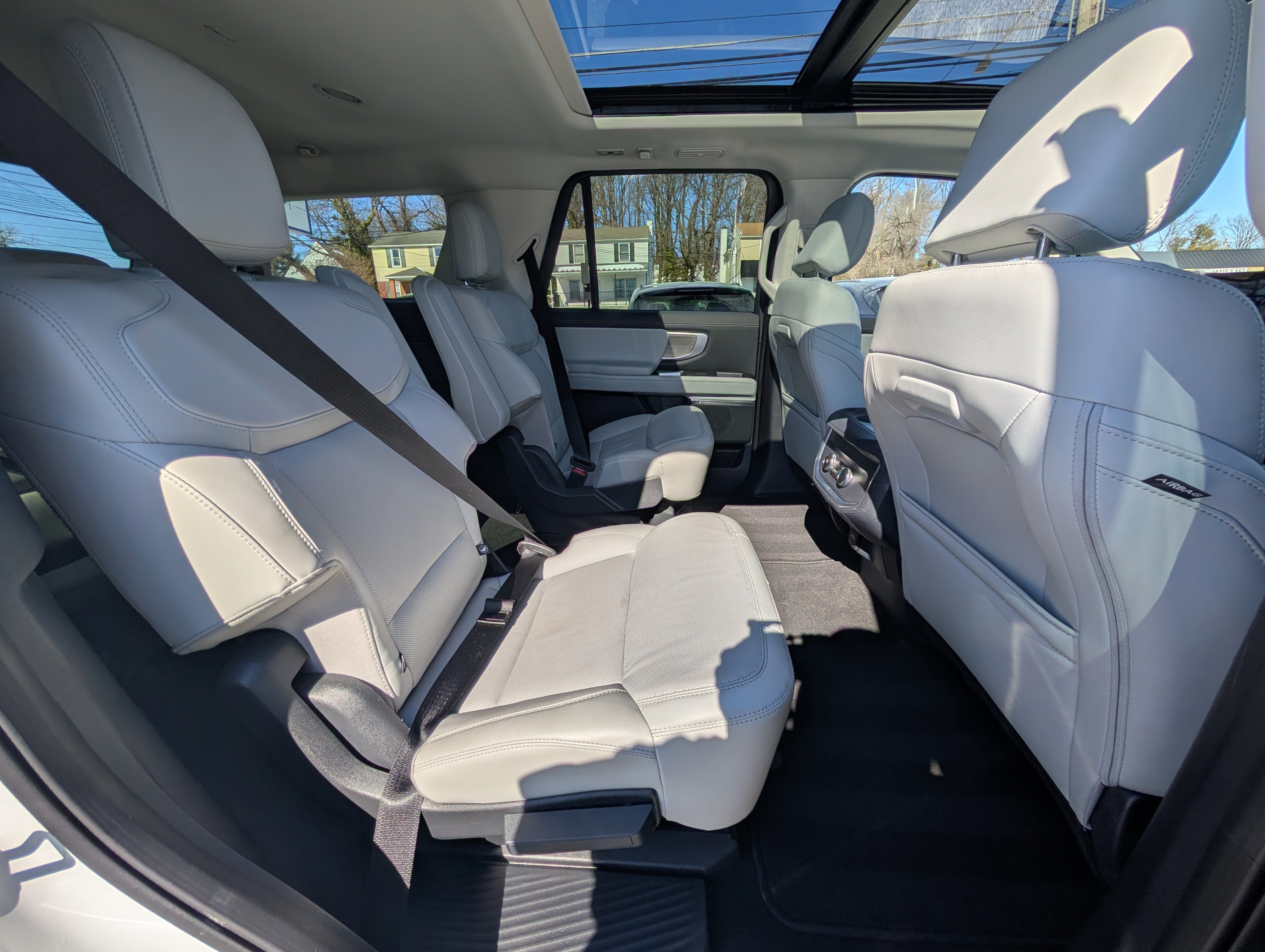 Certified 2025 Ford Expedition Platinum image 13