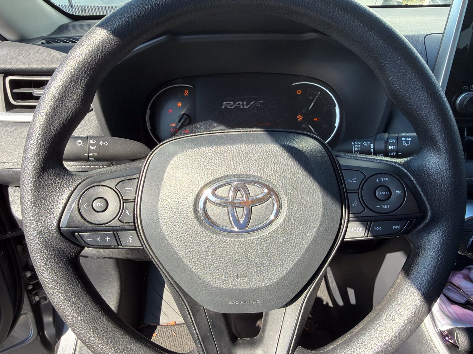 Used 2025 Toyota RAV4 XLE w/ Convenience Package FWD image 9