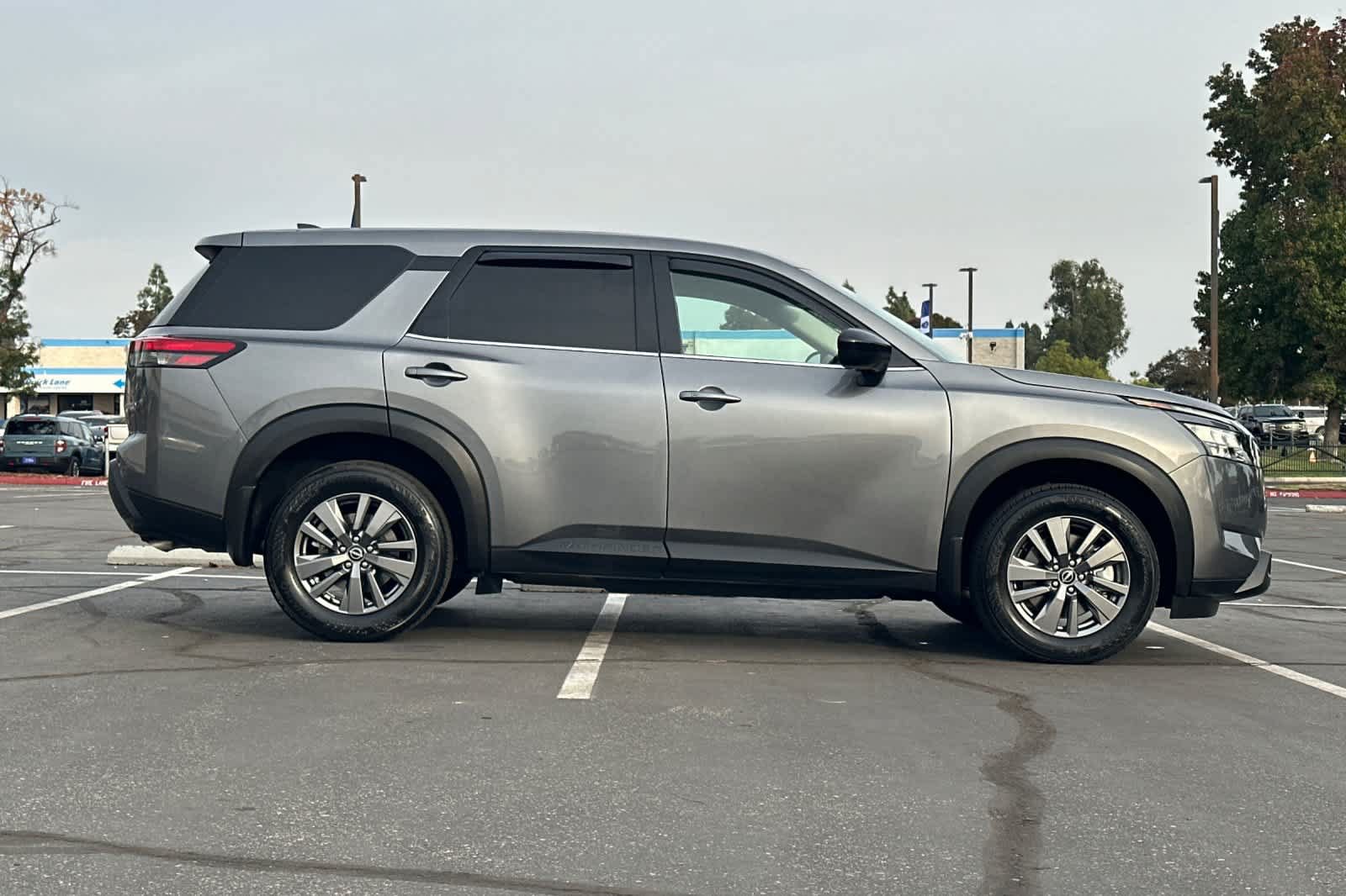 Used 2025 Nissan Pathfinder S FWD image 9