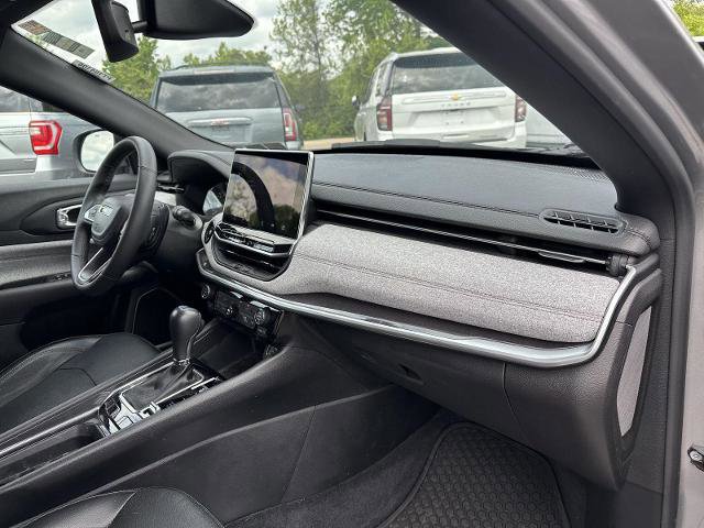 Used 2023 Jeep Compass Latitude w/ Sun and Sound Group AWD/4WD image 21