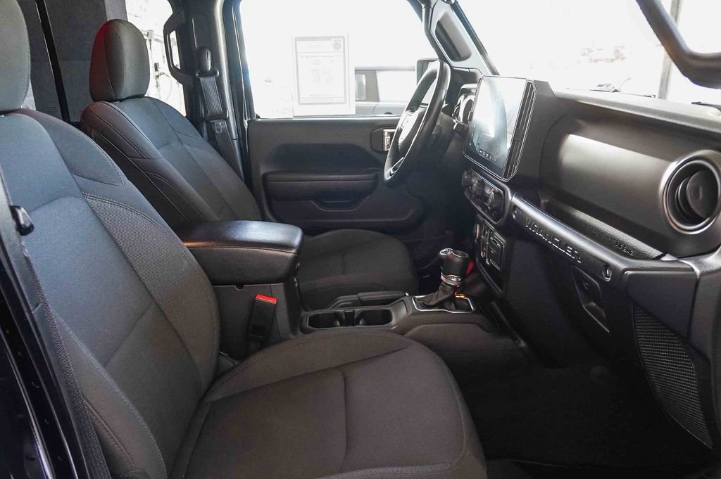 Used 2022 Jeep Wrangler Unlimited Sport AWD/4WD image 18