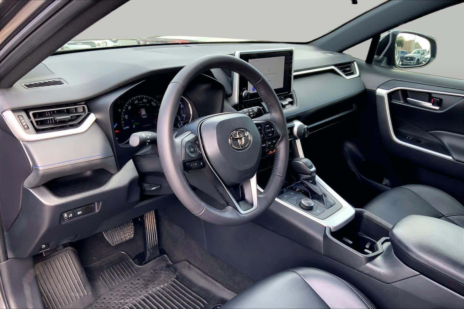Used 2023 Toyota RAV4 SE AWD/4WD image 16