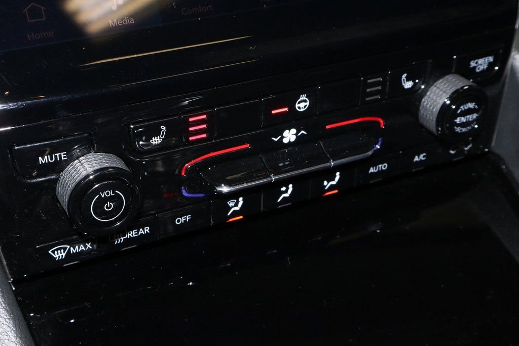 Used 2023 Jeep Grand Cherokee Limited w/ Black Appearance Package image 32