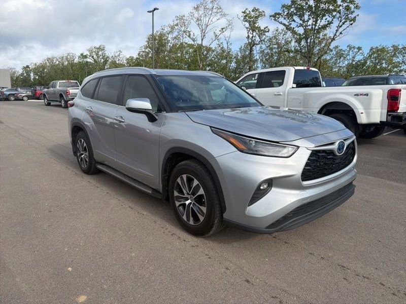 Used 2023 Toyota Highlander XLE FWD image 4