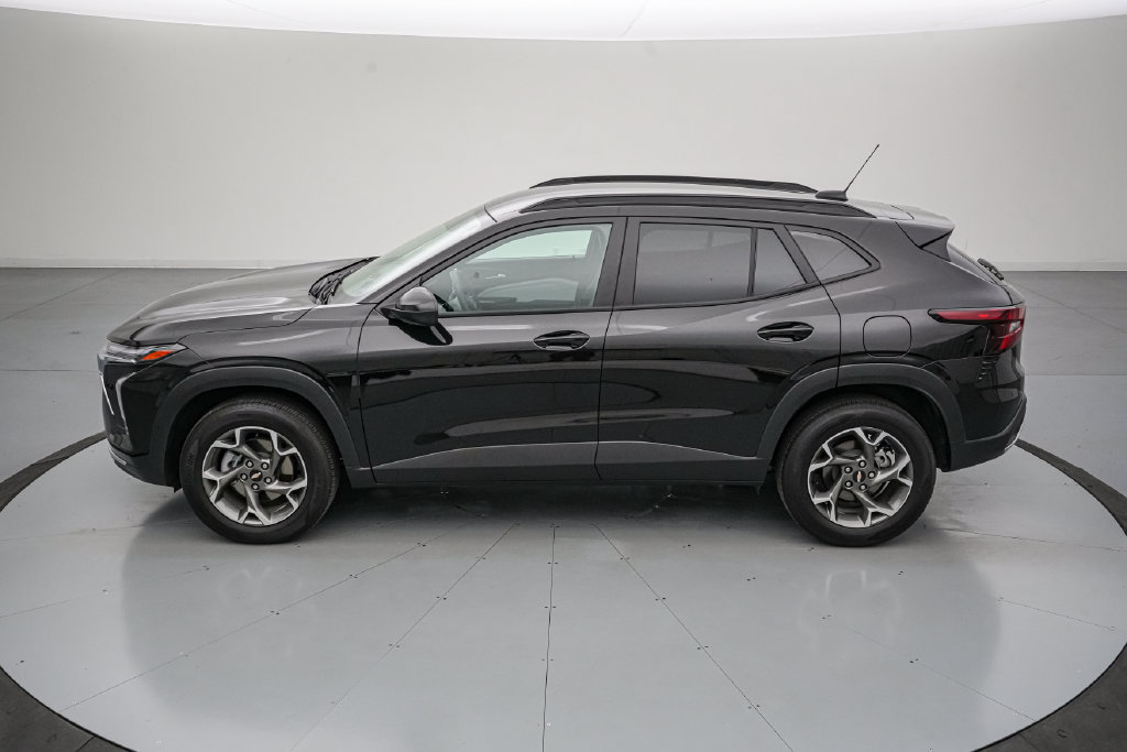Used 2026 Chevrolet Trax LT FWD image 7