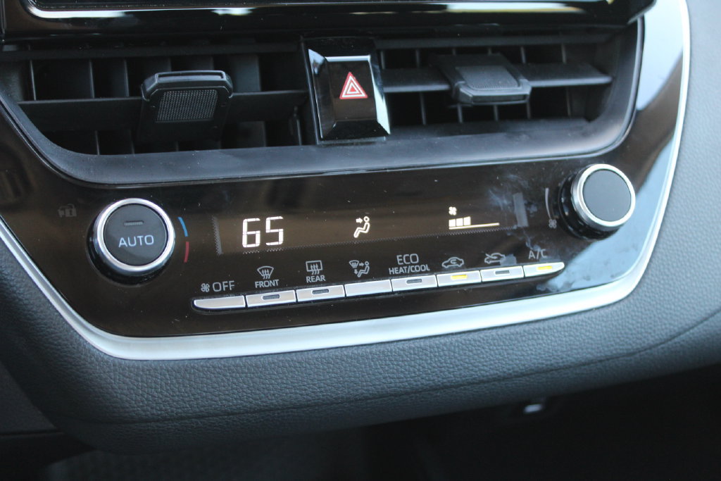Used 2025 Toyota Corolla LE FWD image 15