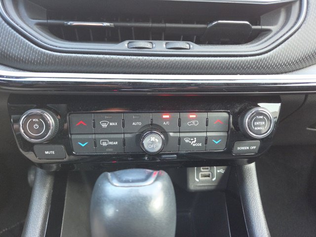 Used 2025 Jeep Compass Trailhawk AWD/4WD image 32