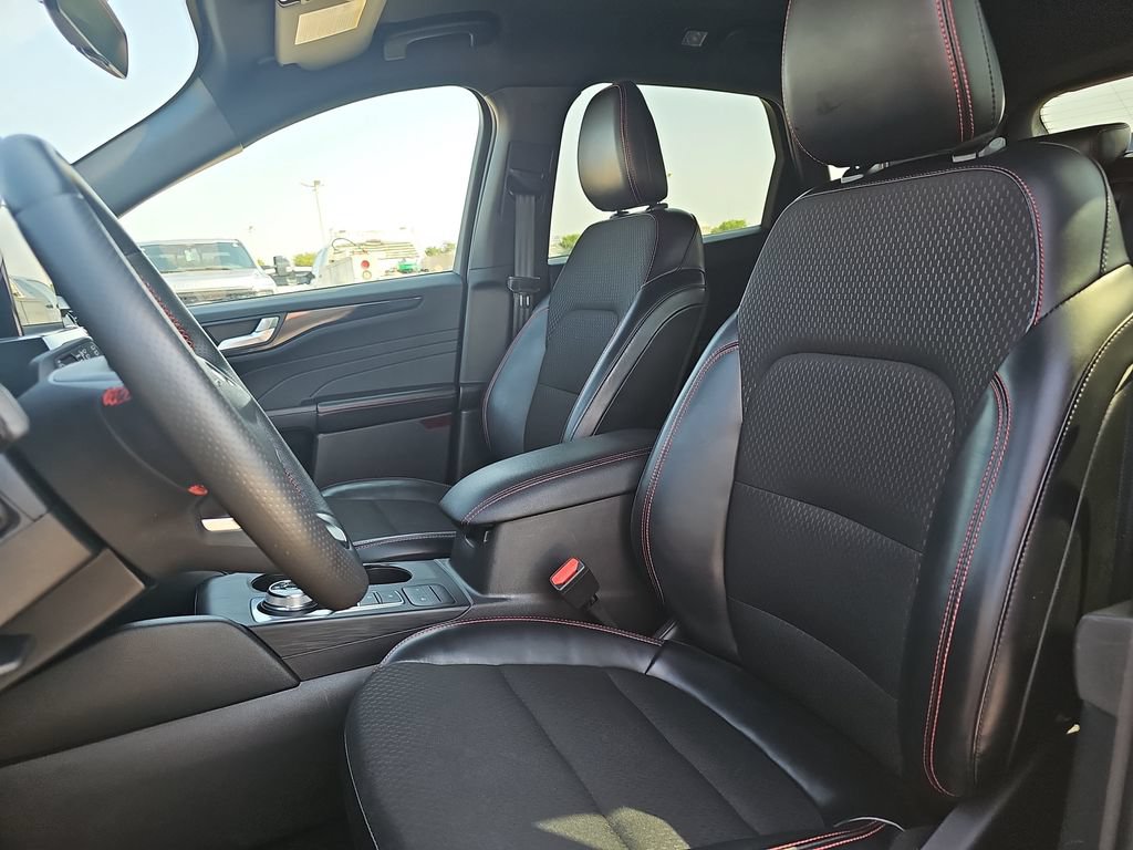 Certified 2025 Ford Escape ST-Line Select AWD/4WD image 15