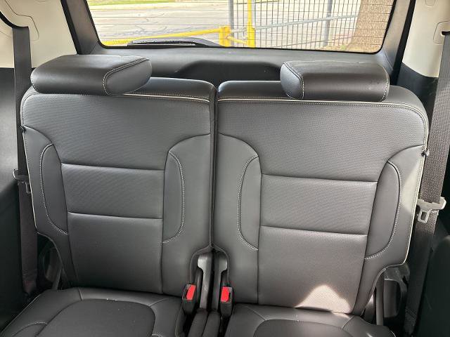 Used 2022 GMC Acadia Denali w/ Denali Technology Package FWD image 14