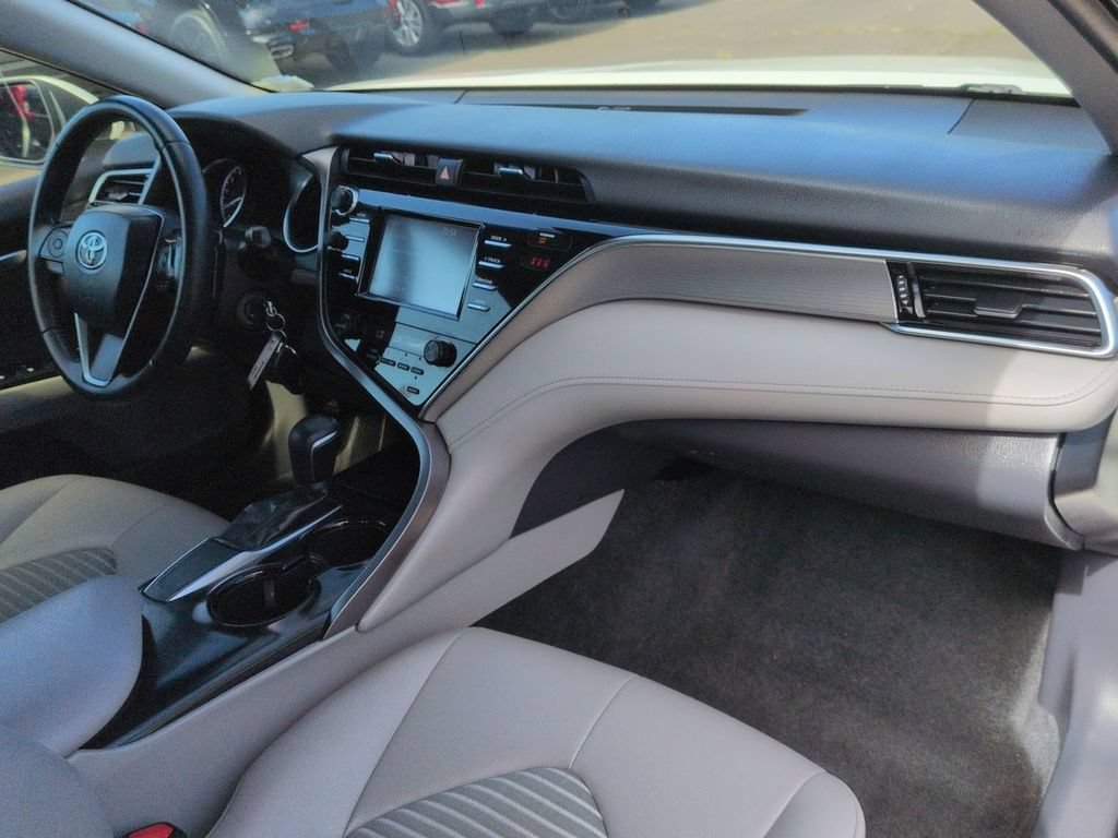 Used 2018 Toyota Camry SE FWD image 30