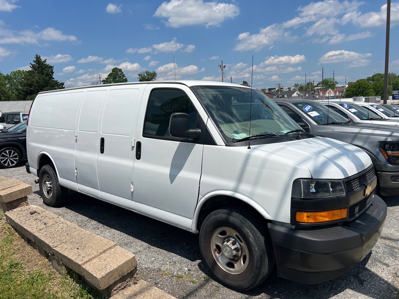 Used 2020 Chevrolet Express 3500 Extended RWD image 2