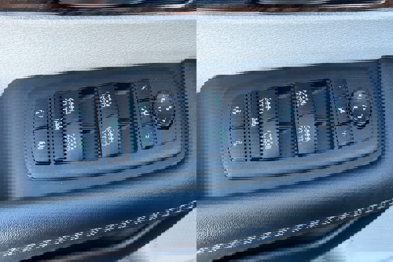 Used 2023 Chrysler Pacifica Limited image 13