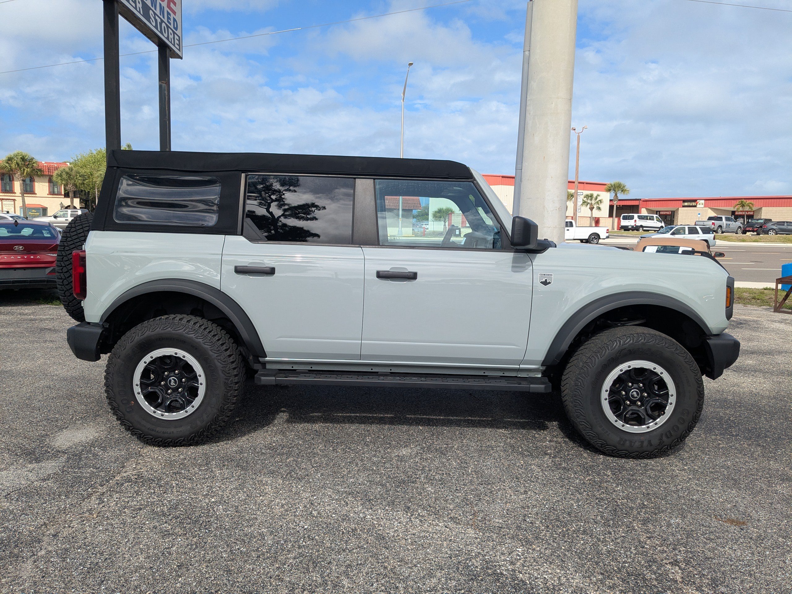 Certified 2023 Ford Bronco Big Bend w/ Sasquatch Package AWD/4WD image 3