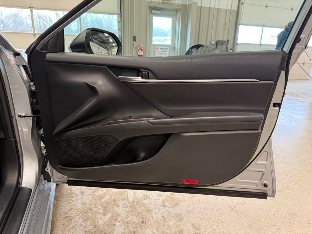 Used 2023 Toyota Camry SE image 13