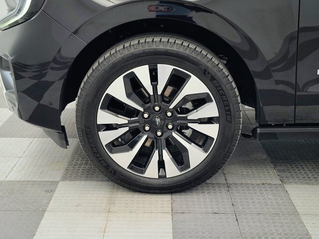 Certified 2025 Ford Expedition Platinum w/ Driver's Package AWD/4WD image 22
