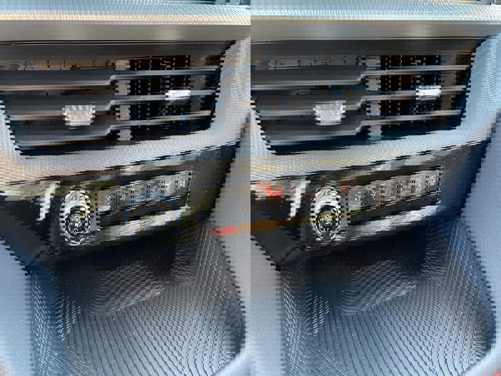 Certified 2025 Ford Explorer ST-Line image 22