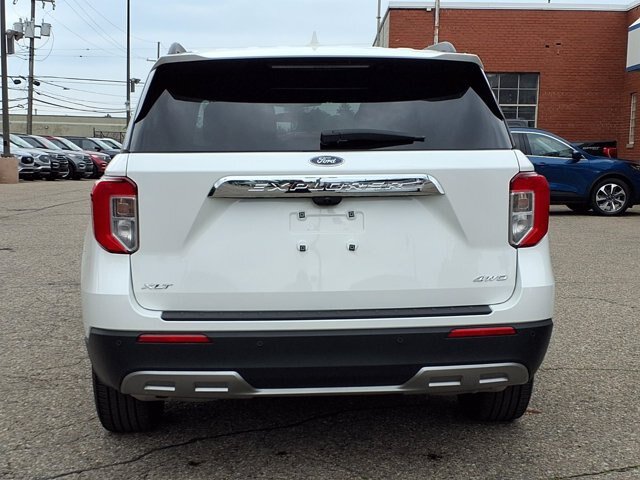 Certified 2024 Ford Explorer XLT w/ Equipment Group 202A AWD/4WD image 25