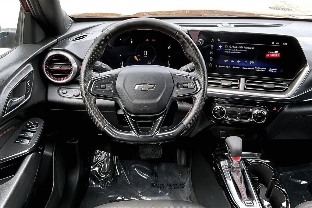 Used 2025 Chevrolet Trax RS w/ Sunroof Package FWD image 5