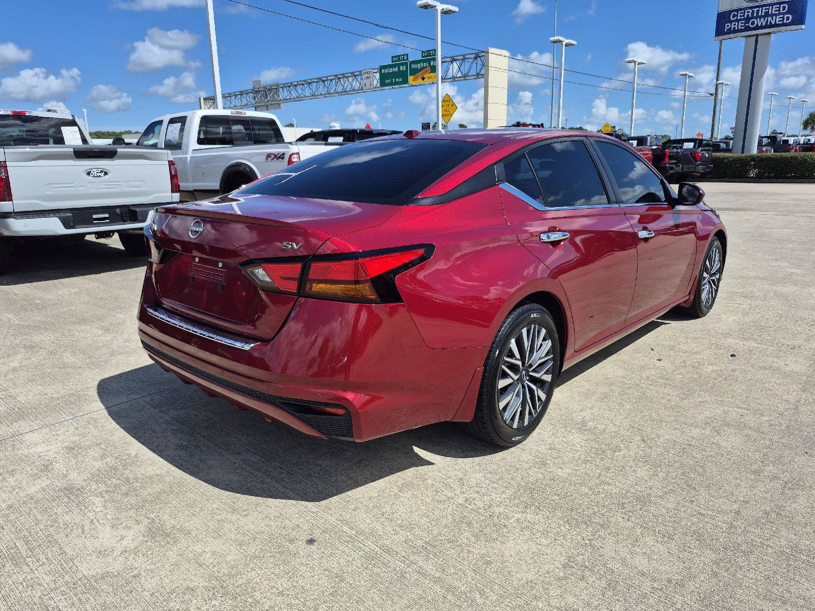 Used 2023 Nissan Altima 2.5 SV FWD image 12