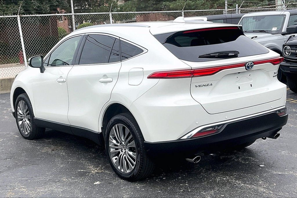 Used 2022 Toyota Venza XLE AWD/4WD image 10