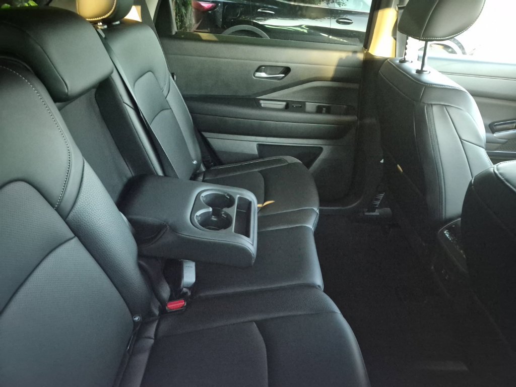 Used 2026 Nissan Pathfinder SL AWD/4WD image 26