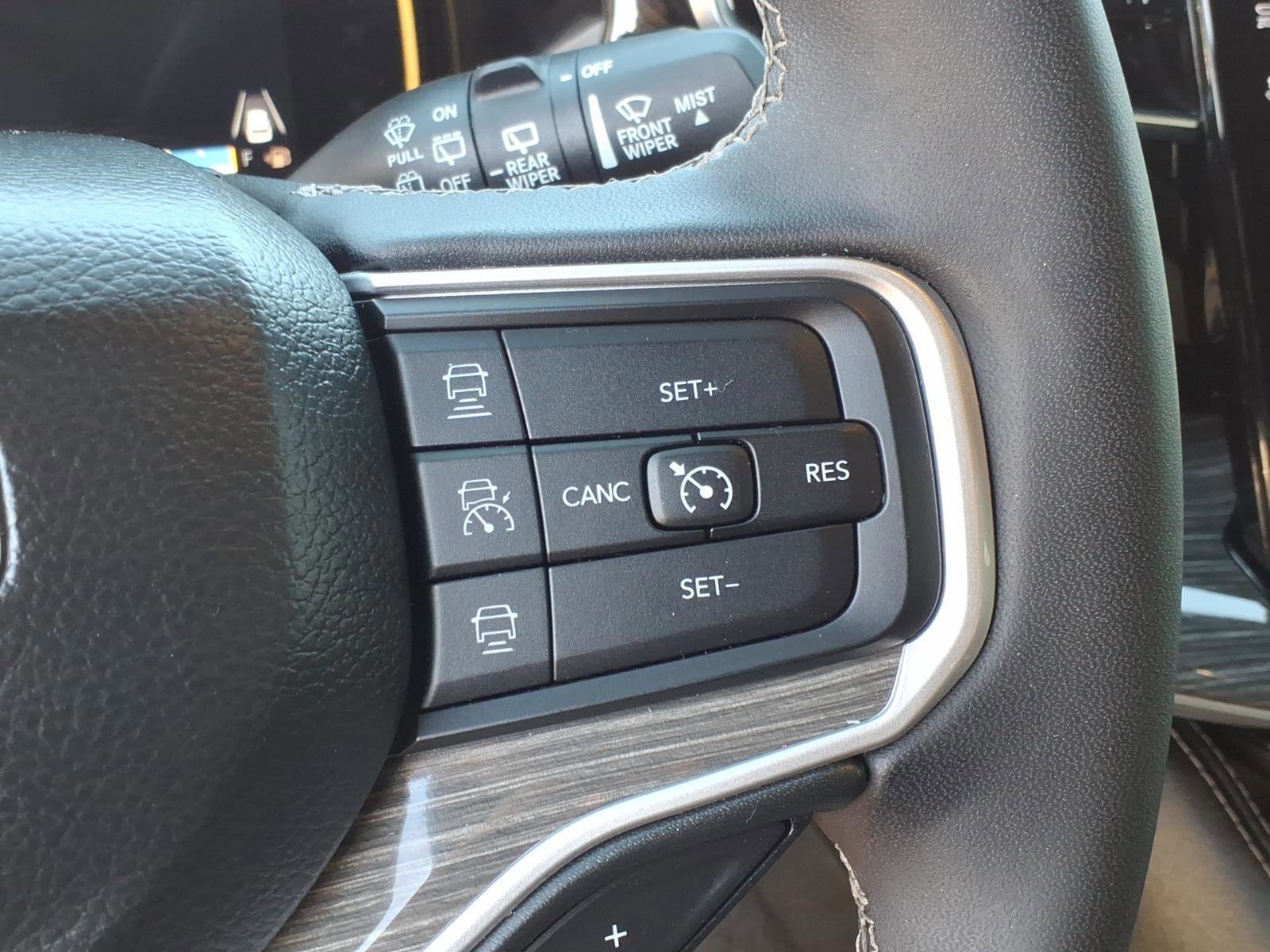 Used 2022 Jeep Wagoneer Series III w/ Flexible Seating Group image 25