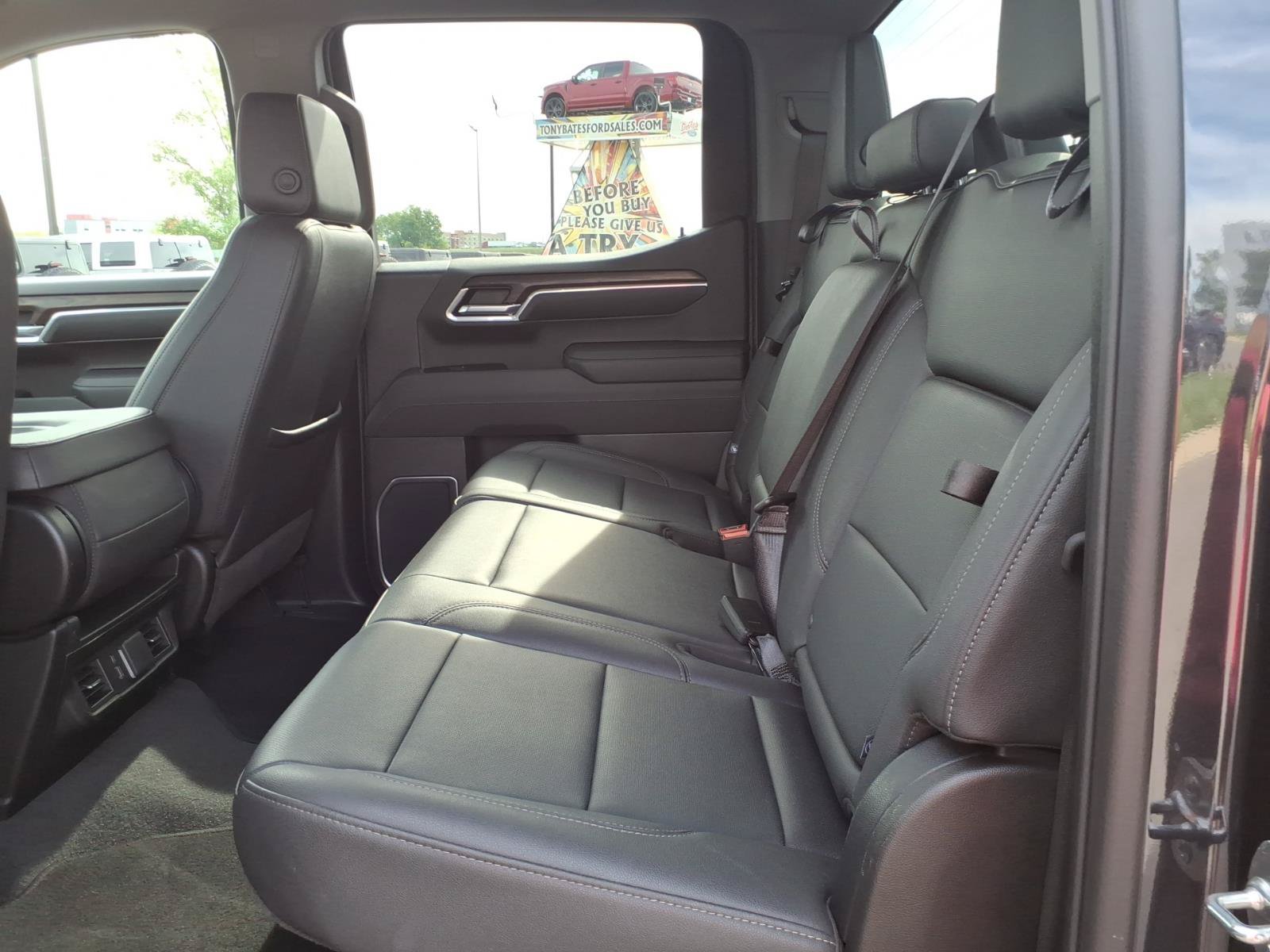 Used 2025 GMC Sierra 1500 SLT AWD/4WD image 13