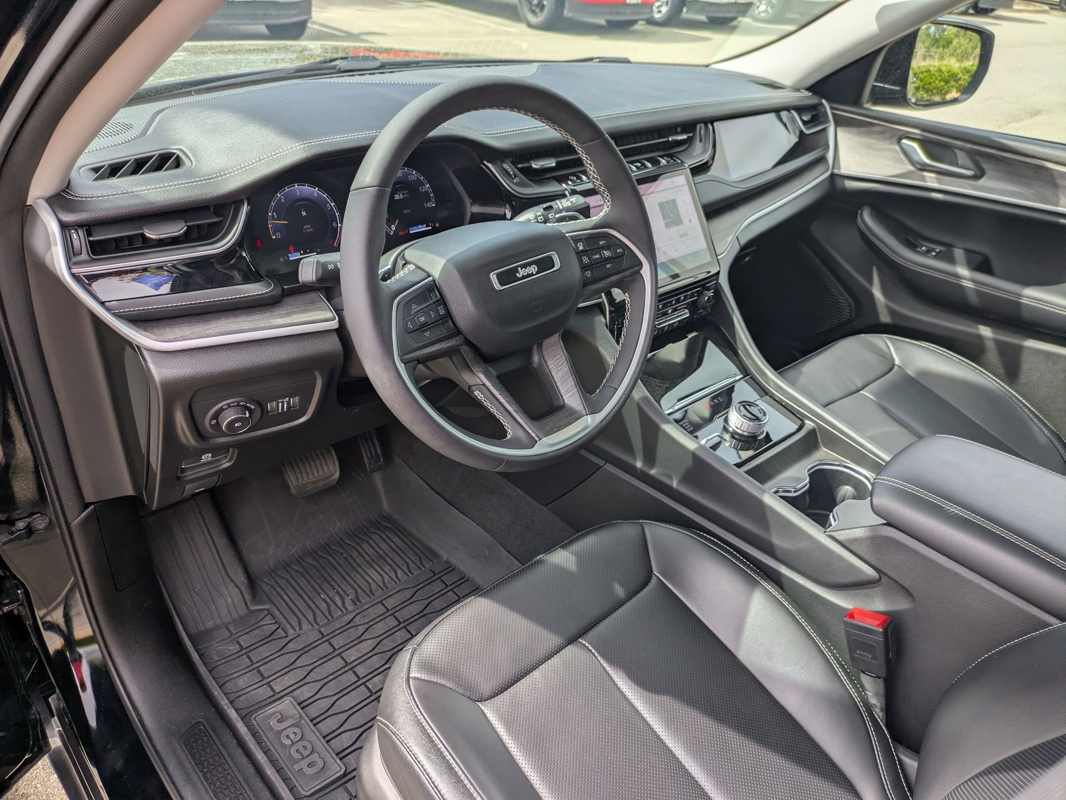 Used 2023 Jeep Grand Cherokee Limited w/ Luxury Tech Group II AWD/4WD image 14