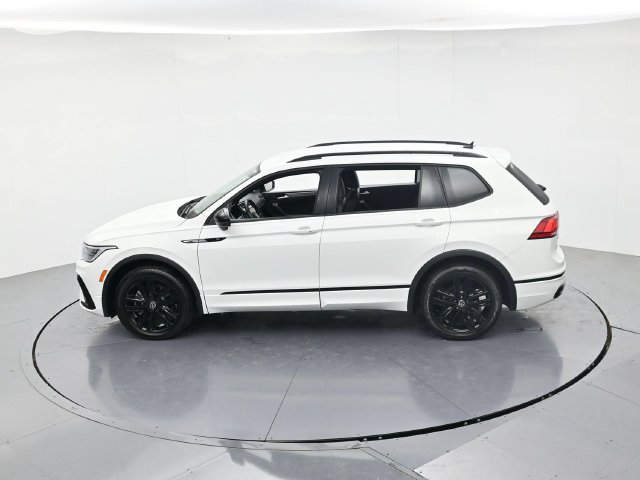 Used 2022 Volkswagen Tiguan SE R-Line FWD image 39