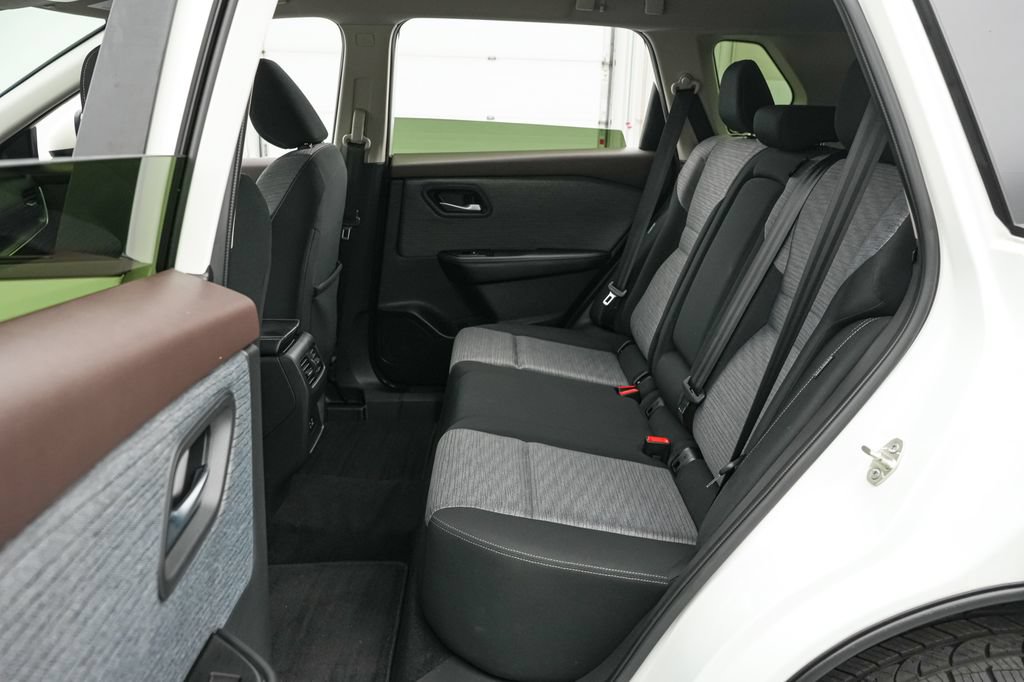 Used 2023 Nissan Rogue SV AWD/4WD image 18