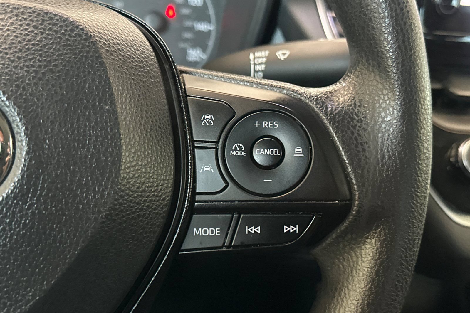 Used 2024 Toyota Corolla LE w/ LE Convenience Package FWD image 25