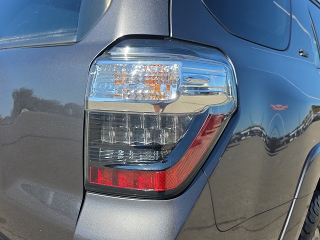 Used 2022 Toyota 4Runner SR5 Premium w/ Moonroof Package AWD/4WD image 12
