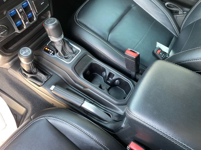 Used 2022 Jeep Wrangler Unlimited Sahara w/ Cold Weather Group AWD/4WD image 15