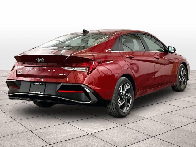 Used 2025 Hyundai Elantra Limited FWD image 11