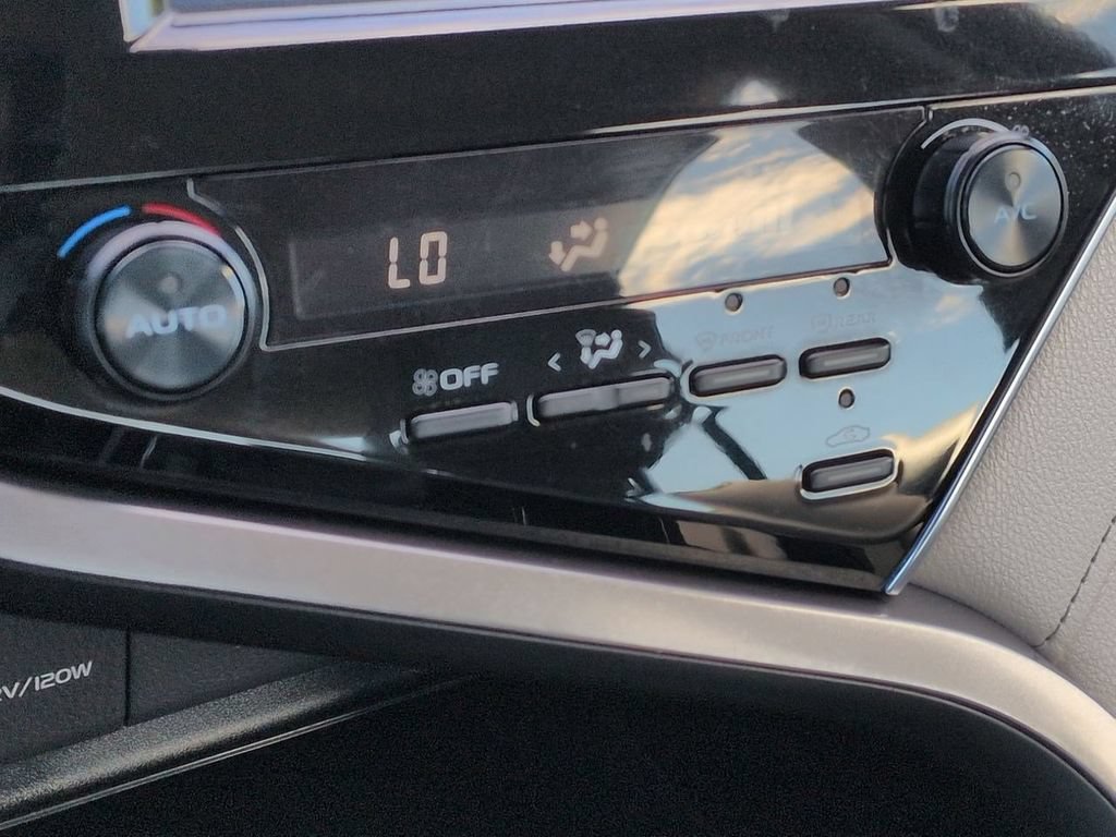 Used 2018 Toyota Camry SE FWD image 20