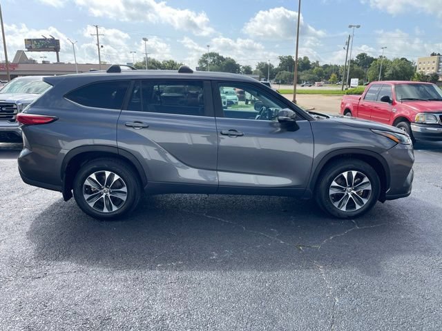 Used 2023 Toyota Highlander XLE FWD image 8