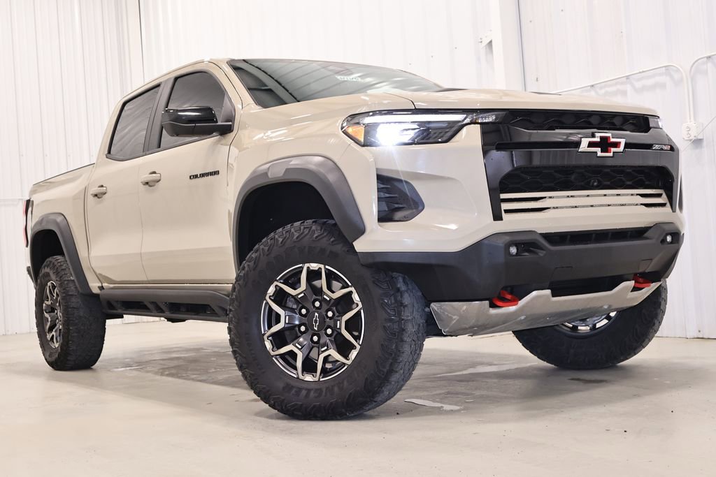 Used 2024 Chevrolet Colorado ZR2 w/ ZR2 Convenience Package III image 39