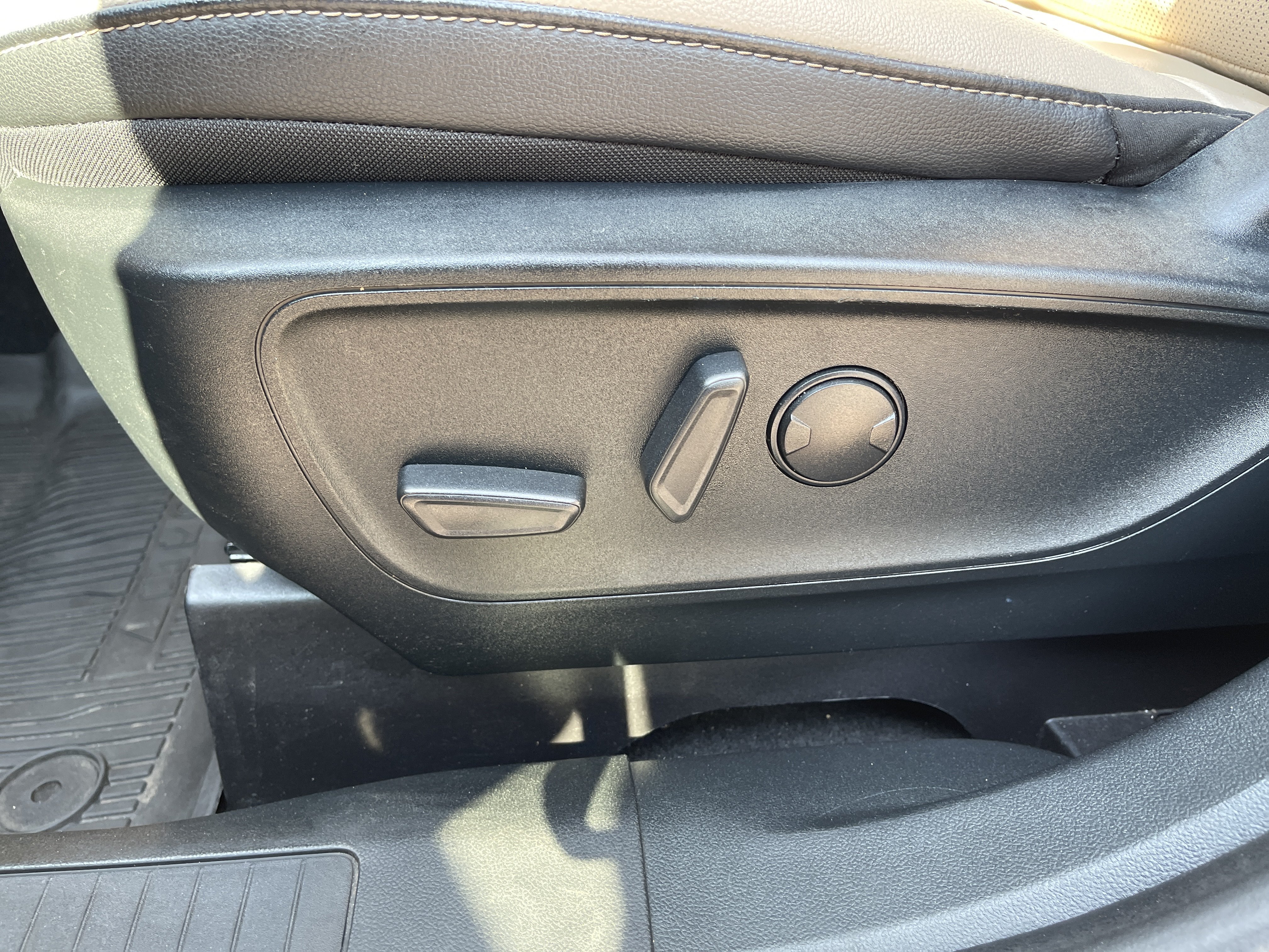 Certified 2021 Ford Escape Titanium AWD/4WD image 15