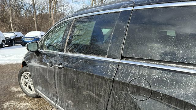 Used 2022 Chrysler Pacifica Limited image 4