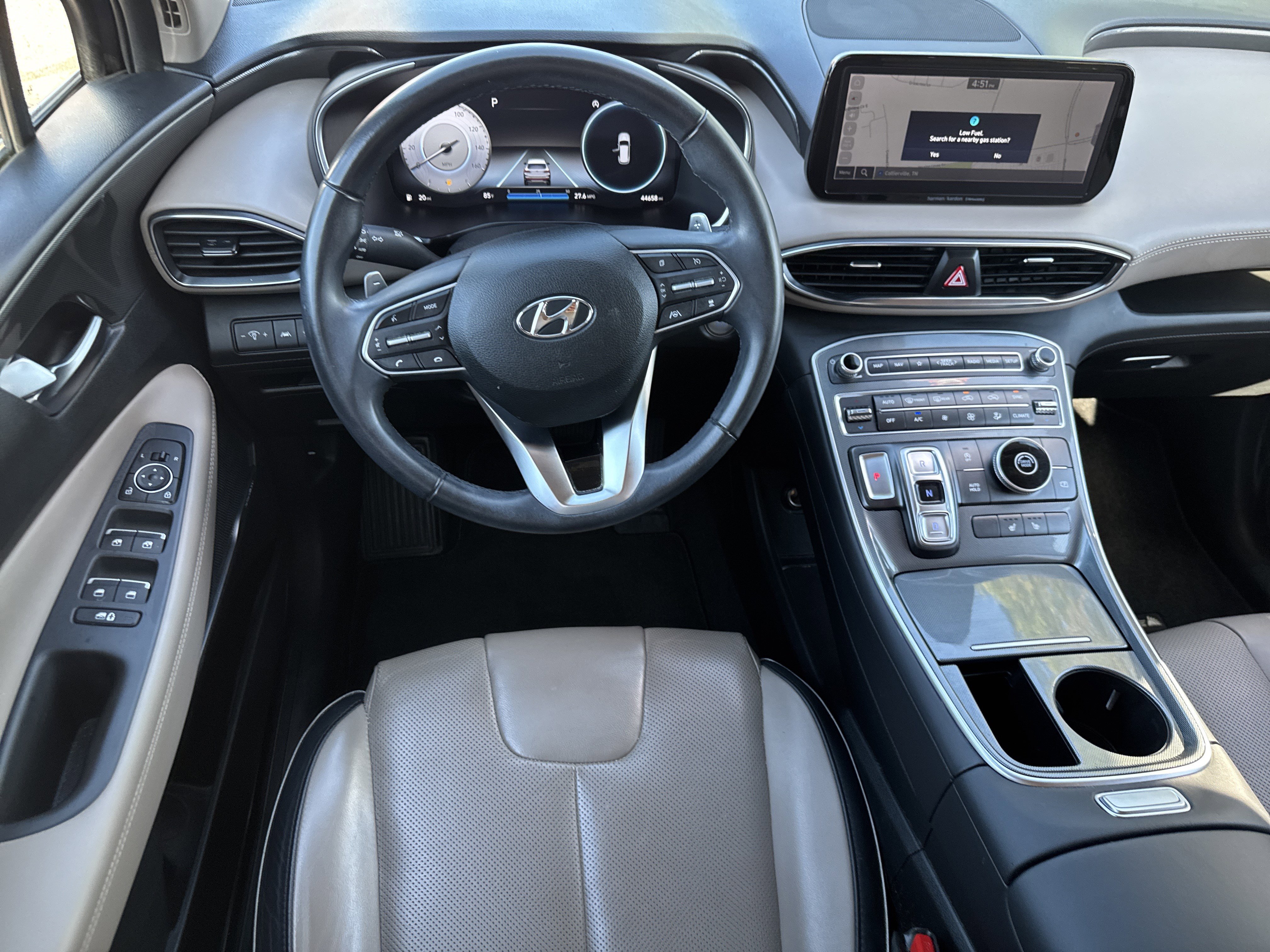 Used 2022 Hyundai Santa Fe SEL w/ Convenience + Premium Package FWD image 12